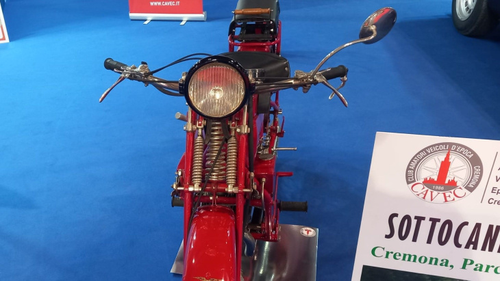 moto guzzi sport 14 de 1930 : les photos d'une deux-roues de rêve