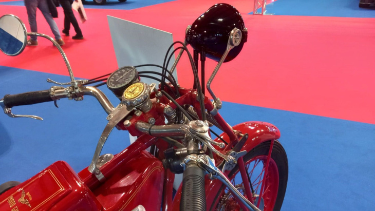 moto guzzi sport 14 de 1930 : les photos d'une deux-roues de rêve