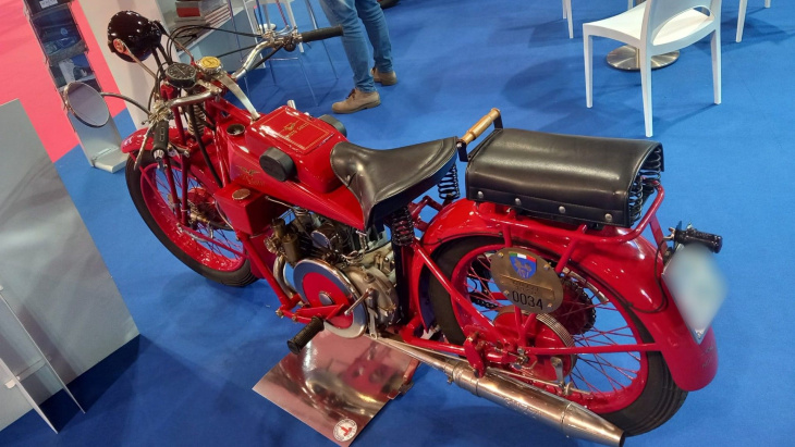 moto guzzi sport 14 de 1930 : les photos d'une deux-roues de rêve