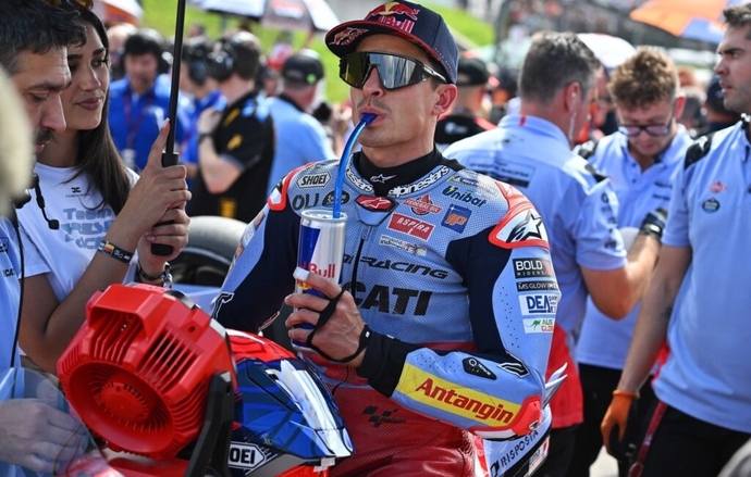 Marc Márquez a volé le vedette à la Ducati Panigale V4