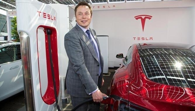 Pour Elon Musk Tesla doit maintenir son image de société technologique