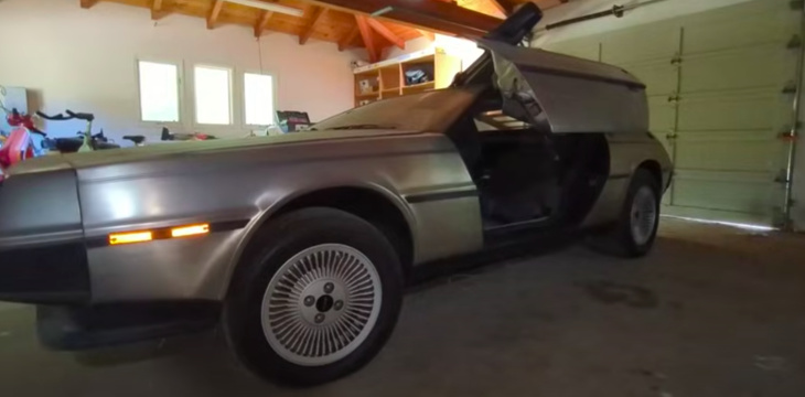 Mary J. Blige abandonne un manoir avec une DeLorean dans le garage