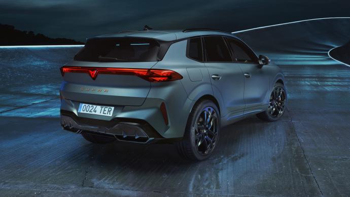 Le nouveau Cupra Terramar se place en digne rival du Peugeot 3008