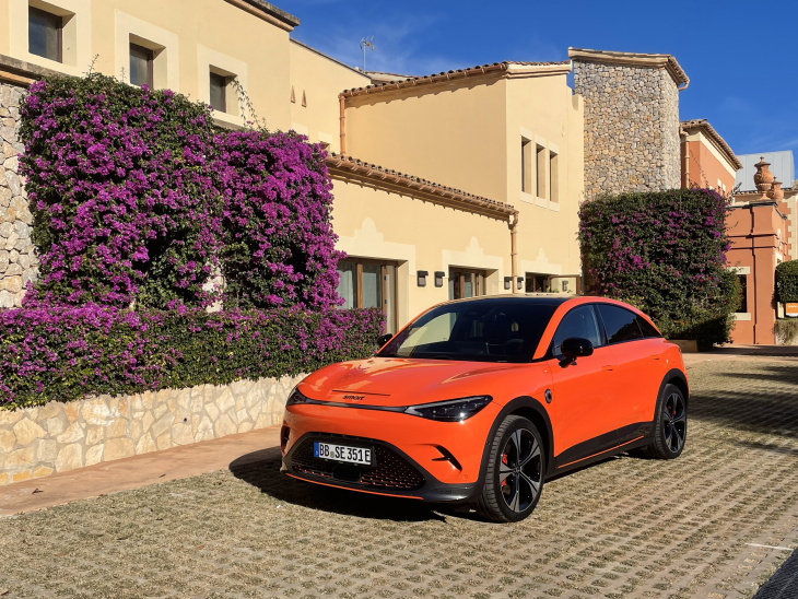 voitures électriques, le salon de l'automobile électrique, testez gratuitement une quinzaine d'électriques