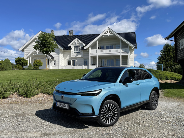 voitures électriques, le salon de l'automobile électrique, testez gratuitement une quinzaine d'électriques