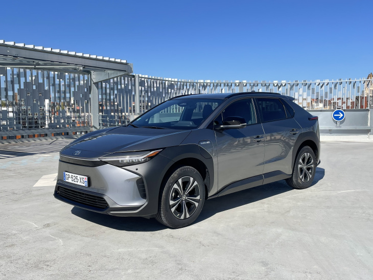 voitures électriques, le salon de l'automobile électrique, testez gratuitement une quinzaine d'électriques