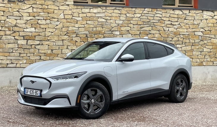 voitures électriques, le salon de l'automobile électrique, testez gratuitement une quinzaine d'électriques