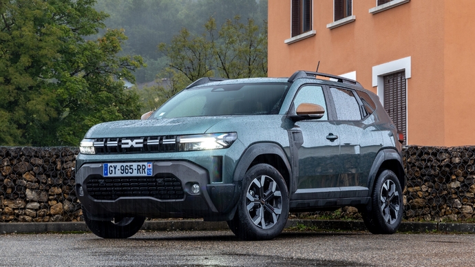 Le Dacia Duster 4x4 reste seul sur le toit du monde