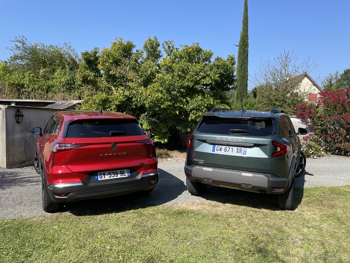 Comparatif : qu'apporte le nouveau Renault Symbioz par rapport au Dacia Duster ?