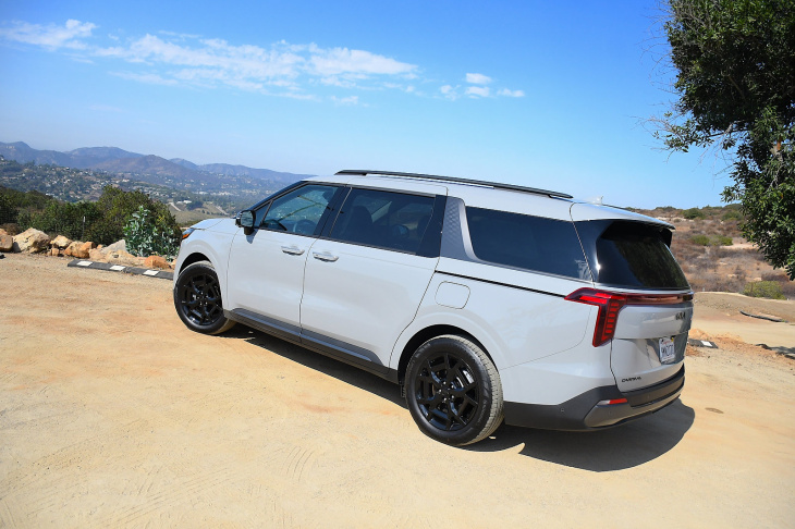 premier essai kia carnival hybride 2025 : trop peu trop tard ?