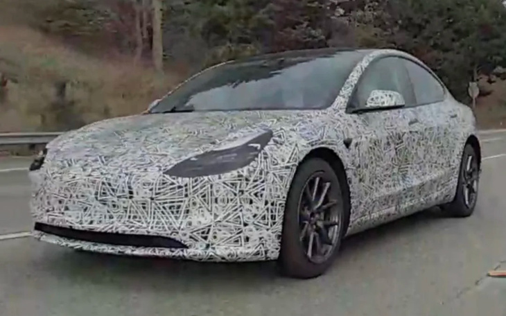 une tesla model 3 camouflée fait une apparition remarquée, une nouvelle version en préparation ?