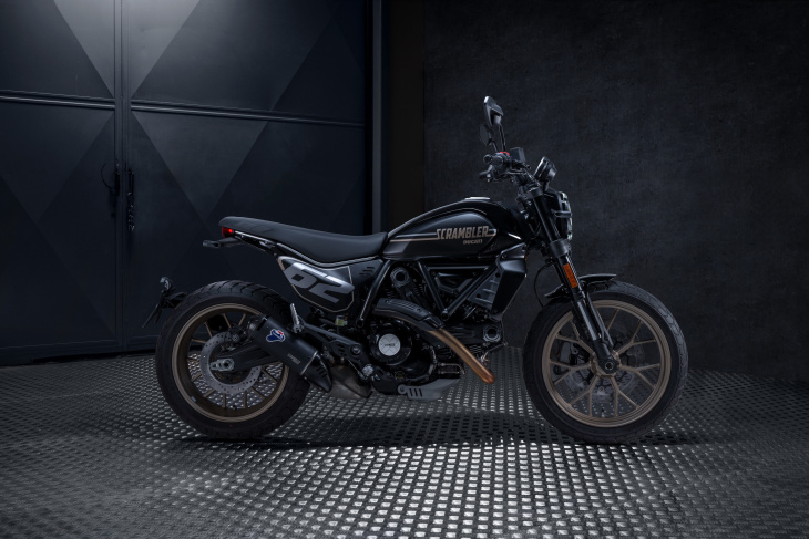 scrambler, ducati, ducati scrambler icon dark et full throttle 2025 : le pays de la joie s'assombrit