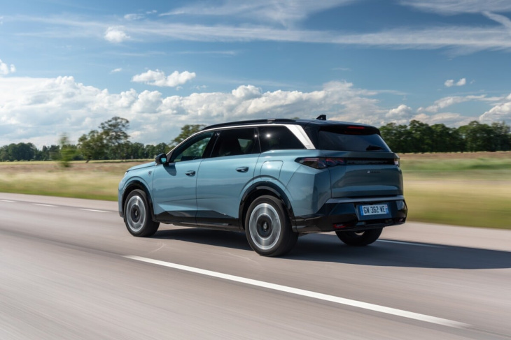 jusqu’à 700 km d’autonomie : les peugeot 3008 et 5008 électriques s’améliorent sur long trajet avec plusieurs améliorations