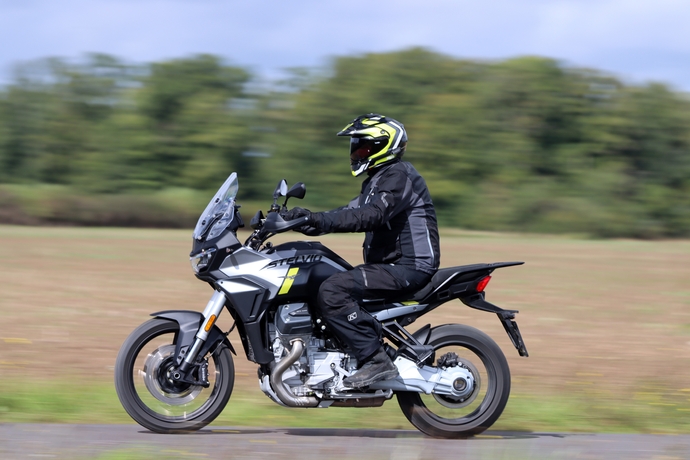 La Moto Guzzi Stelvio est-elle le trail routier idéal ?