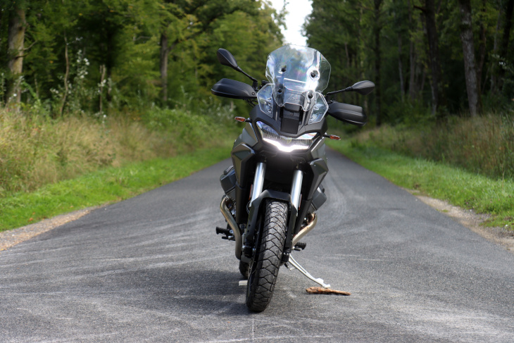 moto guzzi, stelvio, la moto guzzi stelvio est-elle le trail routier idéal ?