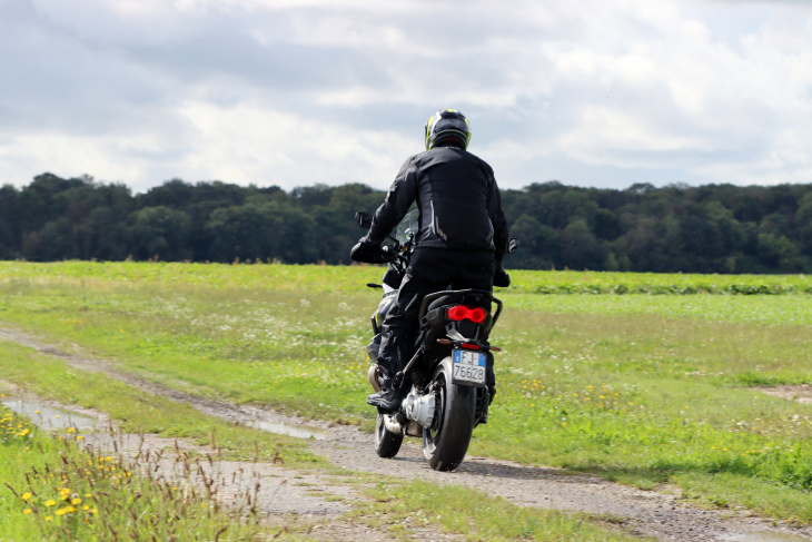 moto guzzi, stelvio, la moto guzzi stelvio est-elle le trail routier idéal ?