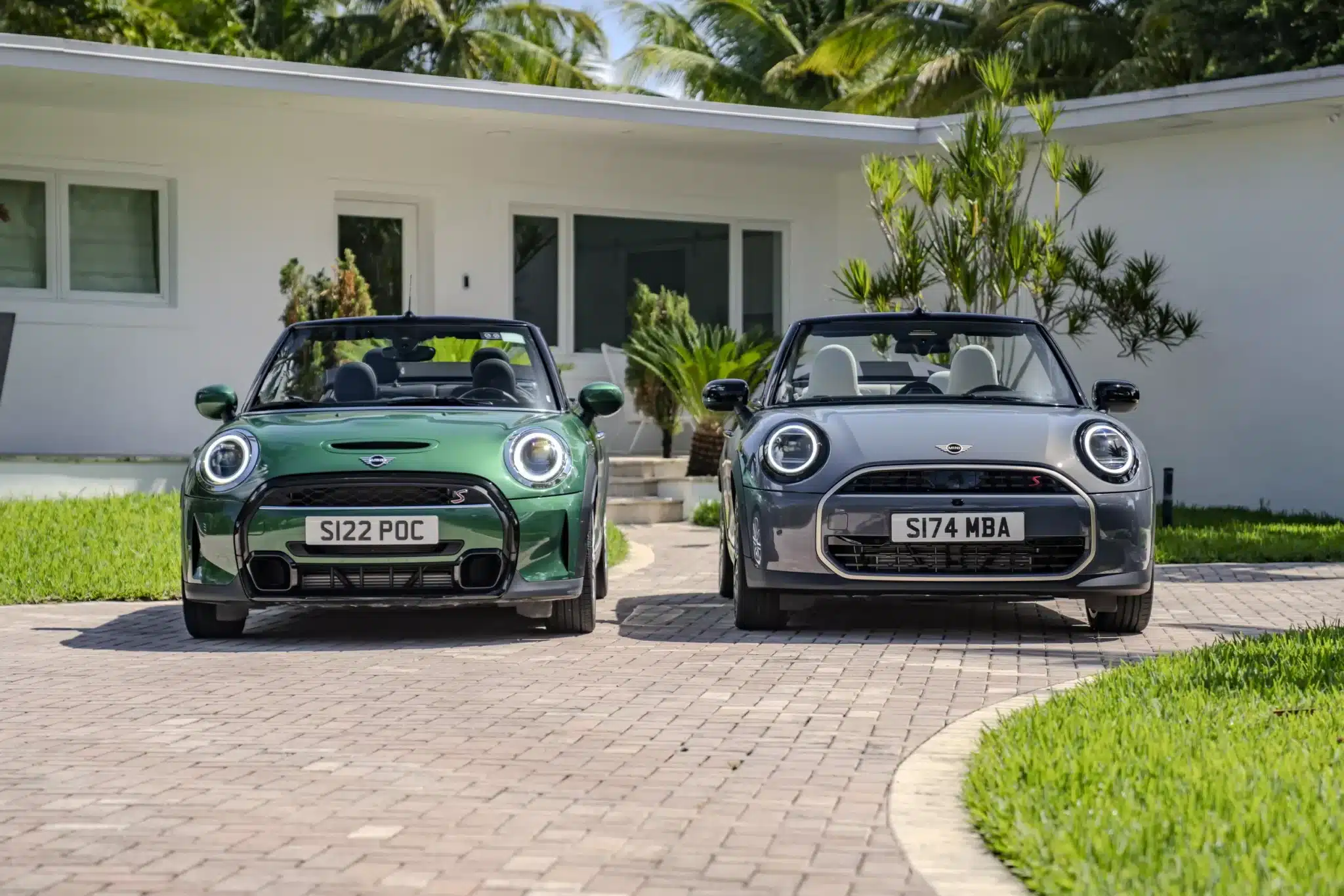 voici la nouvelle mini cabriolet, la seule survivante du genre