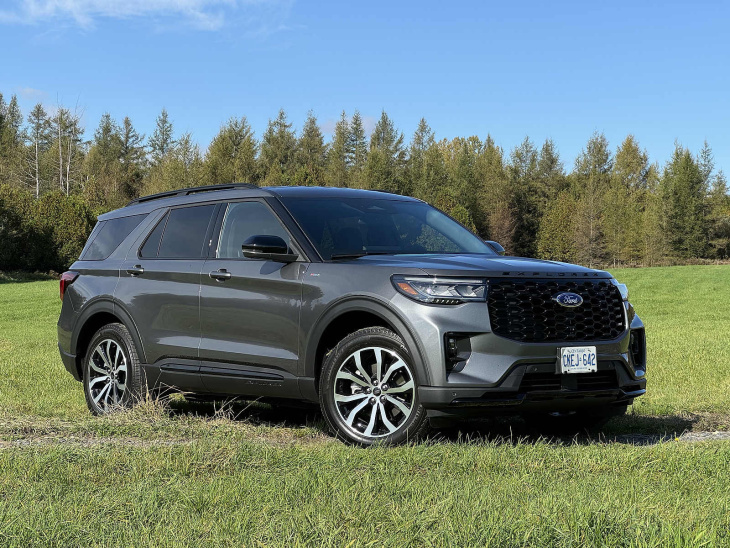 premier essai ford explorer 2025 : un nouvel intérieur change presque tout pour le grand-père des vus