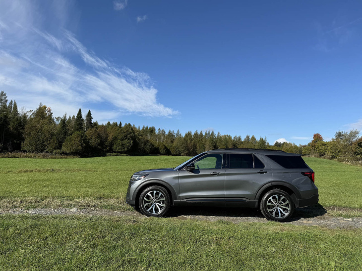 premier essai ford explorer 2025 : un nouvel intérieur change presque tout pour le grand-père des vus