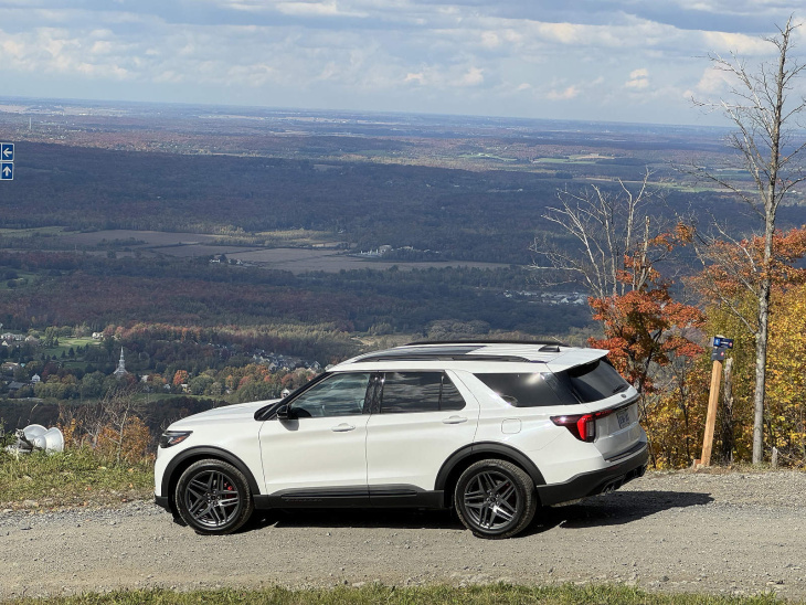 premier essai ford explorer 2025 : un nouvel intérieur change presque tout pour le grand-père des vus