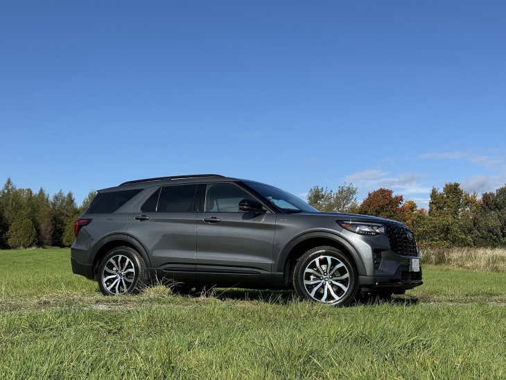 premier essai ford explorer 2025 : un nouvel intérieur change presque tout pour le grand-père des vus