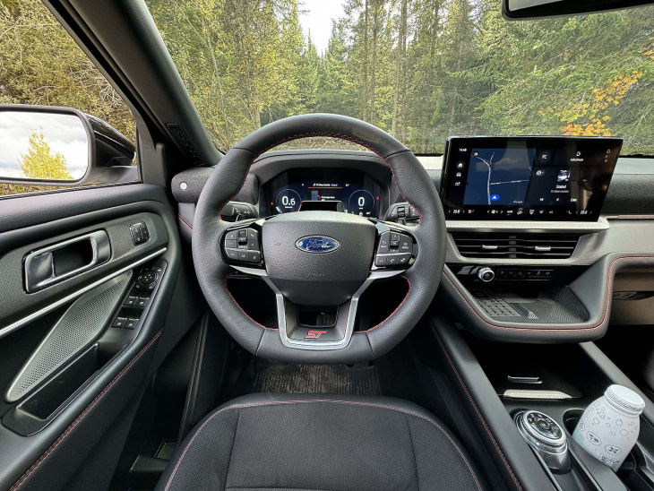 premier essai ford explorer 2025 : un nouvel intérieur change presque tout pour le grand-père des vus