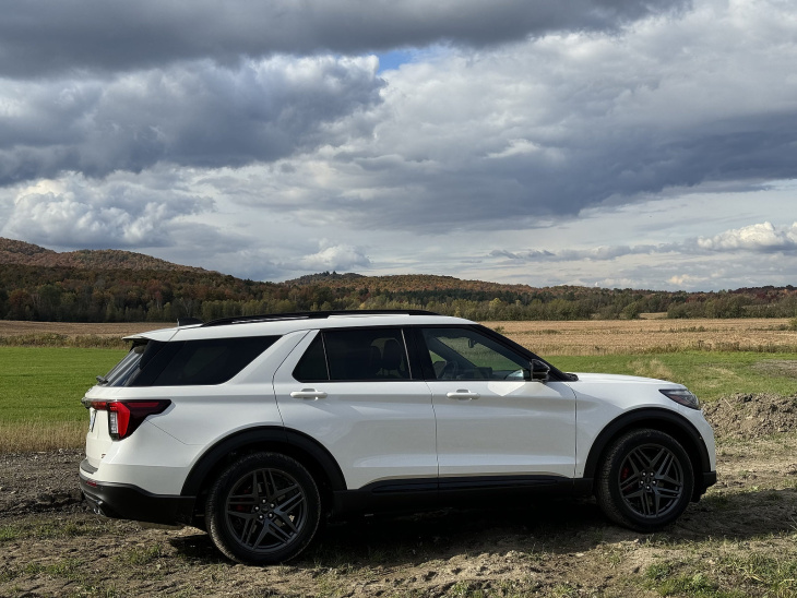 premier essai ford explorer 2025 : un nouvel intérieur change presque tout pour le grand-père des vus