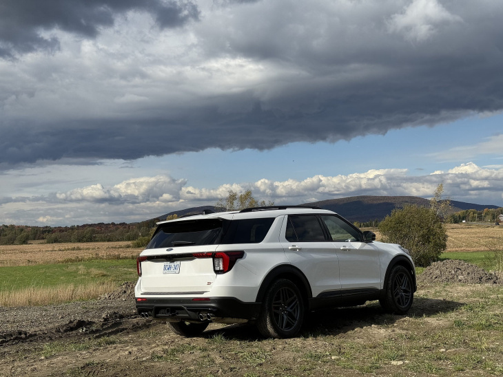 premier essai ford explorer 2025 : un nouvel intérieur change presque tout pour le grand-père des vus