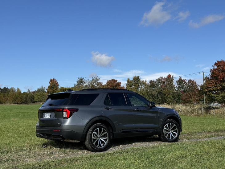 premier essai ford explorer 2025 : un nouvel intérieur change presque tout pour le grand-père des vus