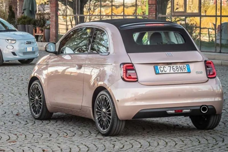 carlos tavares confirme que la nouvelle fiat 500 hybride arrivera plus tôt que prévu