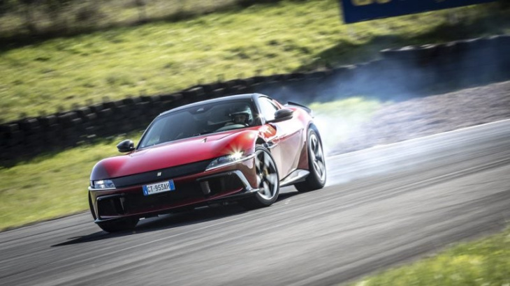 ferrari, ferrari 12 cilindri : on a testé le plus pur et le dernier v12 atmosphérique dans l’incroyable gt italienne