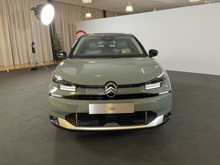 c4 (3e generation), citroen, e-c4 (3e generation), c4 (3e generation) x, e-c4 (3e generation) x, mondial auto 2024, la citroën c4 restylée devient plus jolie et escamote ses moteurs 100 % thermiques - mondial de paris 2024