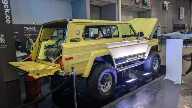 cet étonnant grand jeep cherokee restomod à hydrogène commandé par un client français célèbre !