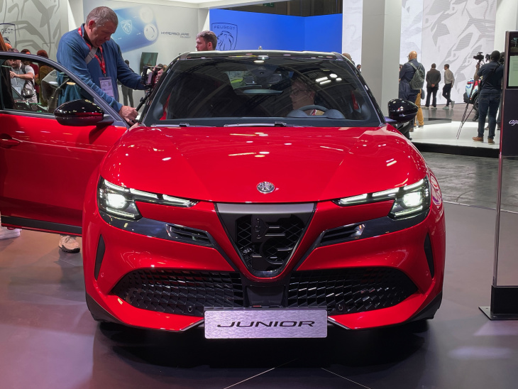 mondial auto 2024, junior, alfa romeo, en direct du mondial de paris 2024 - l'alfa romeo junior joue le beau gosse