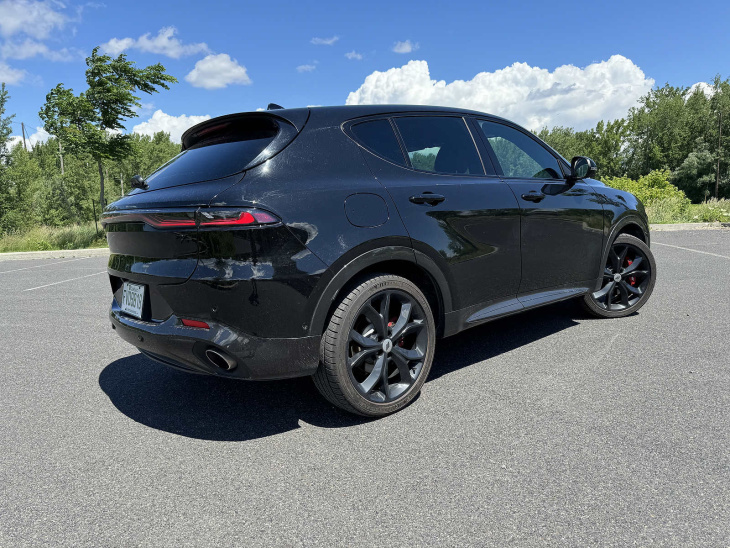 essai routier dodge hornet r/t 2024 : le bon véhicule, la mauvaise approche