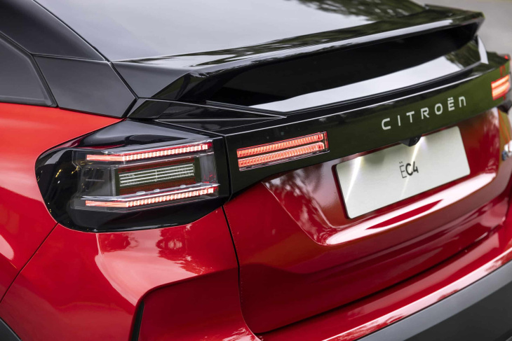 mondial de l’auto 2024 : citroën c4 et c4 x offrent un restylage pragmatique et montée en confort