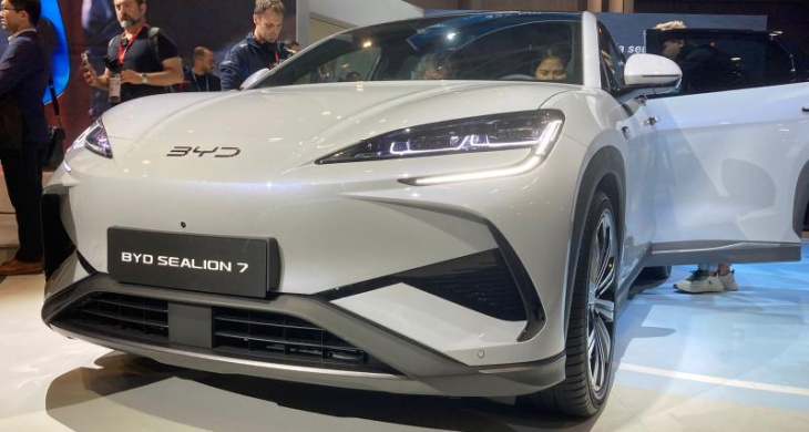 nouvelle byd sealion 7 : le rival du tesla model y se dévoile au mondial de l’auto