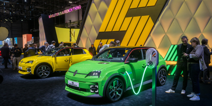 au salon de l'automobile, les constructeurs français en quête d'une bouffée d'air frais