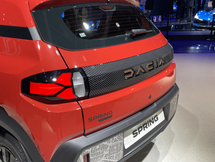 spring, dacia, mondial auto 2024, dacia spring : elle doit résister à la citroën e-c3 - en direct du mondial de paris