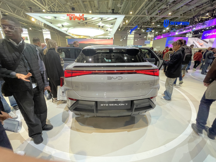 mondial auto 2024, byd sealion 7 : l'offensive continue en direct du salon de paris 2024