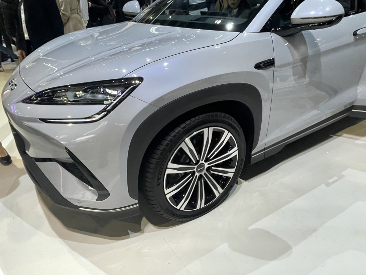 mondial auto 2024, byd sealion 7 : l'offensive continue en direct du salon de paris 2024