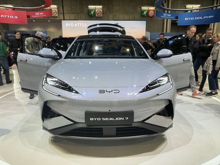 mondial auto 2024, byd sealion 7 : l'offensive continue en direct du salon de paris 2024