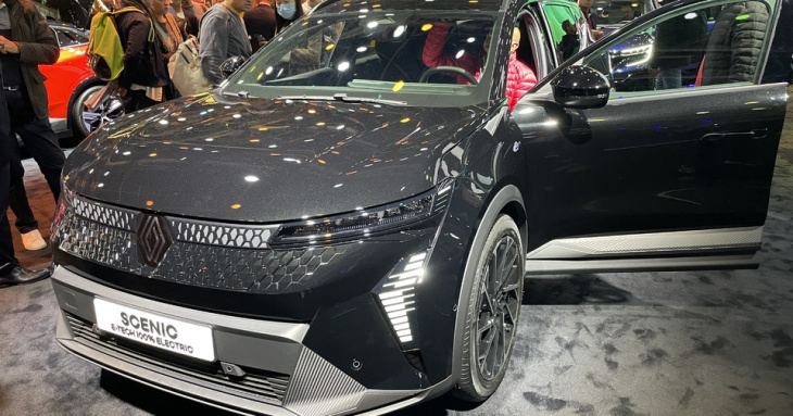 Le Scénic E-Tech, première Renault familiale électrique, s'expose au salon de Paris 2024