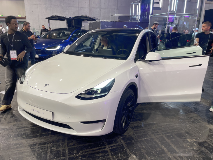 mondial auto 2024, le tesla model y à 7 places est une surprise du salon de paris 2024