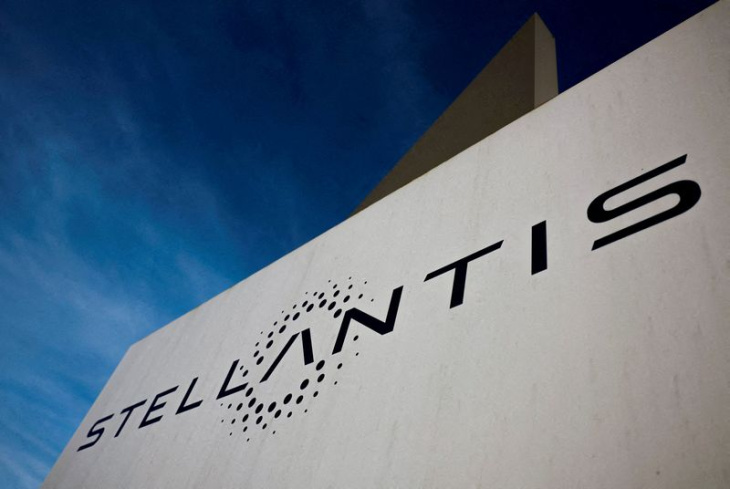 stellantis: livraisons consolidées au 3e trimestre en baisse de 20% sur un an