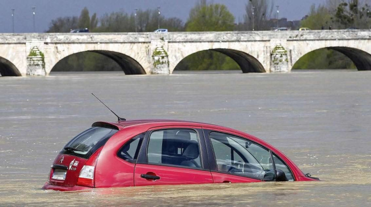 voiture accidentée thermique, hybride ou électrique: quand peut-on refuser de la réparer?