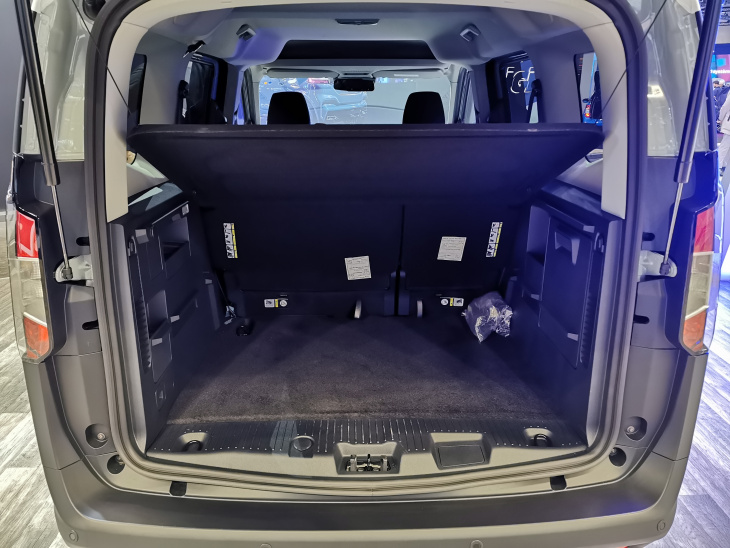 tourneo courier, ford, mondial auto 2024, le ford tourneo courier passe à l'électrique avec une autonomie... inconnue - en direct du salon de paris 2024