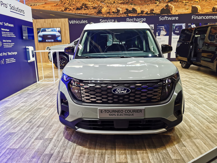 tourneo courier, ford, mondial auto 2024, le ford tourneo courier passe à l'électrique avec une autonomie... inconnue - en direct du salon de paris 2024