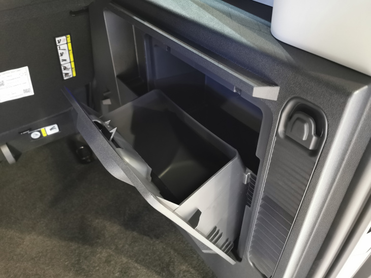 tourneo courier, ford, mondial auto 2024, le ford tourneo courier passe à l'électrique avec une autonomie... inconnue - en direct du salon de paris 2024