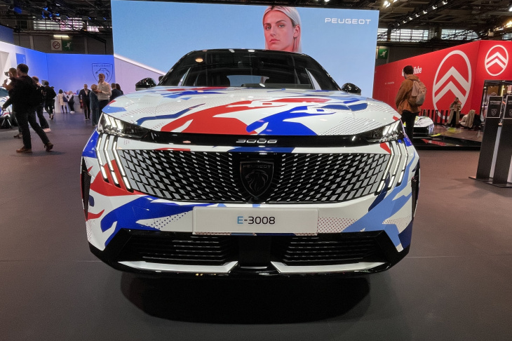 e-3008 (3e generation), peugeot, 3008, renault scénic, gare à toi ! le peugeot e-3008 à grande autonomie débarque au salon de paris